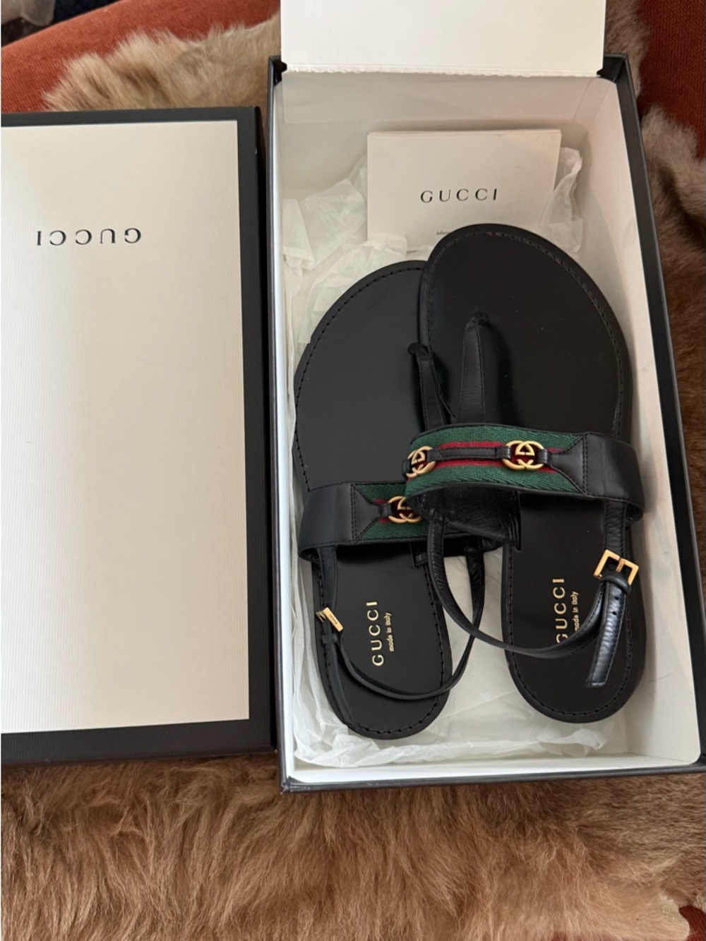 Gucci Black Leather Thong Sandals with Green and Red Web - Picture 2 of 4